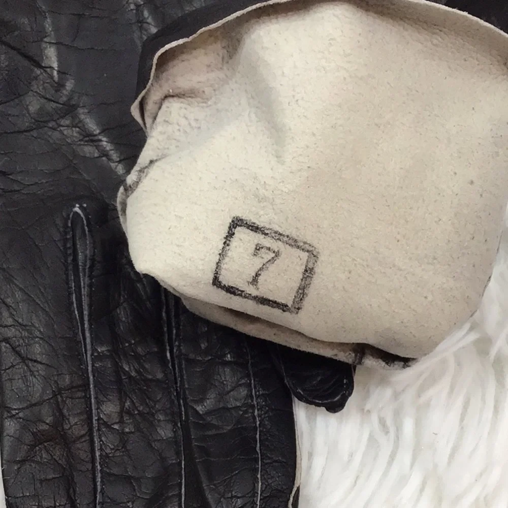 Vintage LaVaris black kidskin leather gloves Italy